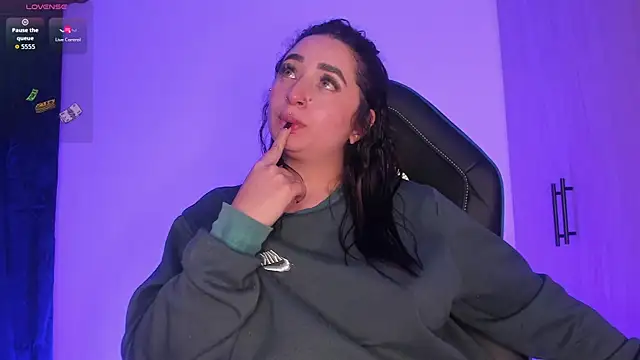 Snapshot of scarlett_Collinss chatting on 05/03/26, 02:05 scarlett Collinss online show from 05/03/26, 02:05