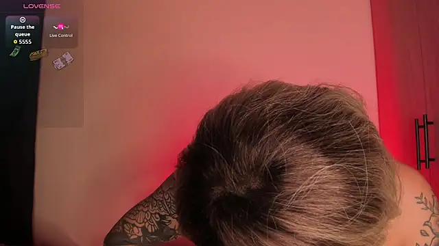 scarlett Collinss online show from 02/15/26, 07:51