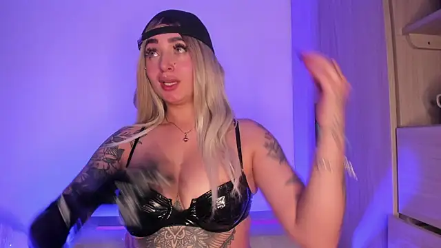 scarlett Collinss online show from 11/08/25, 05:00