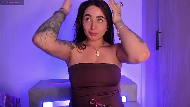 scarlett Collinss online show from 11/18/25, 05:55