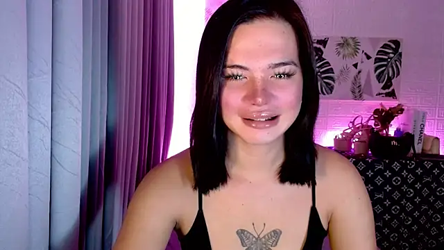 Snapshot of _SexyButterfly chatting on 10/14/25, 08:20 SexyButterfly online show from 10/14/25, 08:20