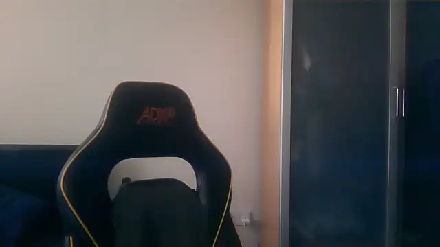 LondonMan1988 online show from 10/26/25, 08:26