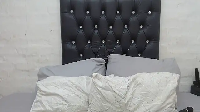 GlowGoddessxx online show from 12/23/25, 10:03