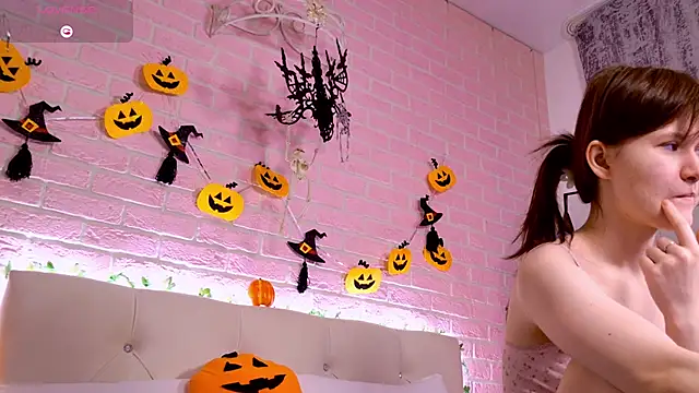 Aria Vox online show from 10/19/25, 04:59