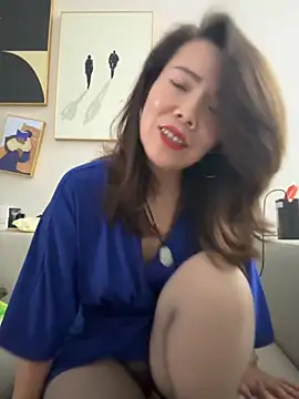 anna yngs online show from 10/12/25, 12:56