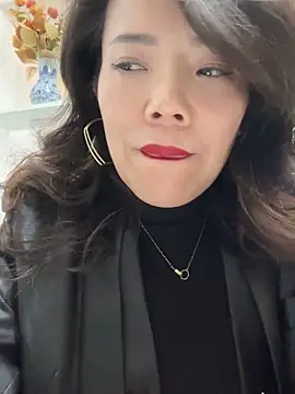 anna yngs online show from 11/10/25, 07:35