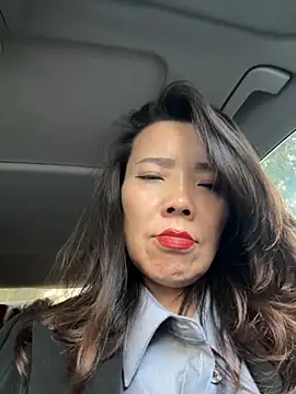 anna yngs online show from 10/28/25, 08:02