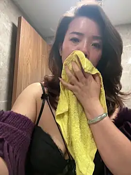 anna yngs online show from 10/10/25, 12:22