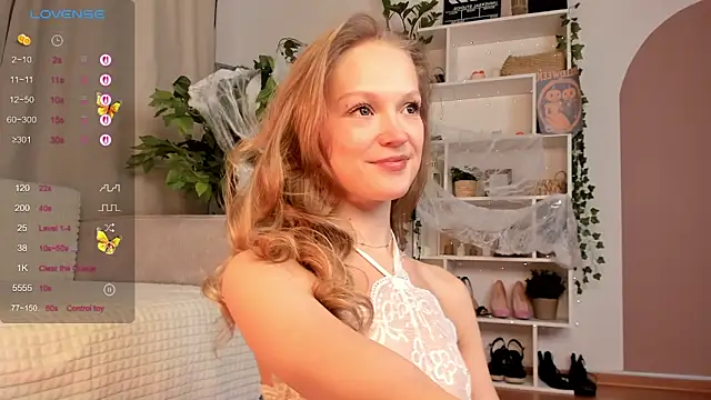 Snapshot of Kara_smalltits chatting on 10/21/25, 11:42 Kara smalltits online show from 10/21/25, 11:42