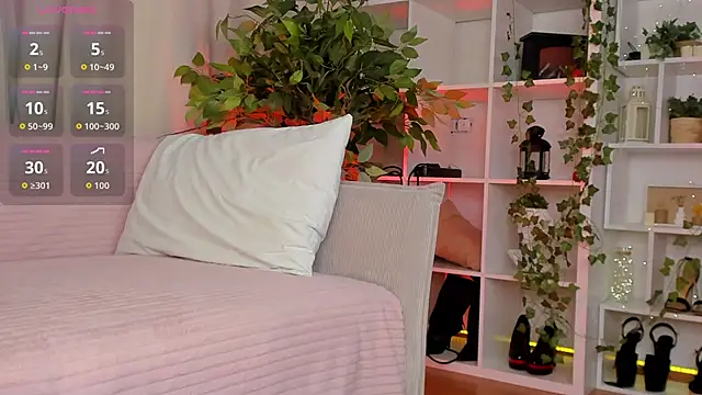 Snapshot of Kara_smalltits chatting on 12/04/25, 11:53 Kara smalltits online show from 12/04/25, 11:53