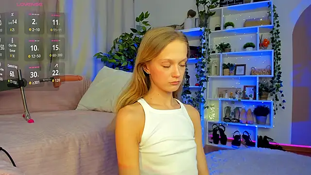 Snapshot of Kara_smalltits chatting on 11/23/25, 12:15 Kara smalltits online show from 11/23/25, 12:15