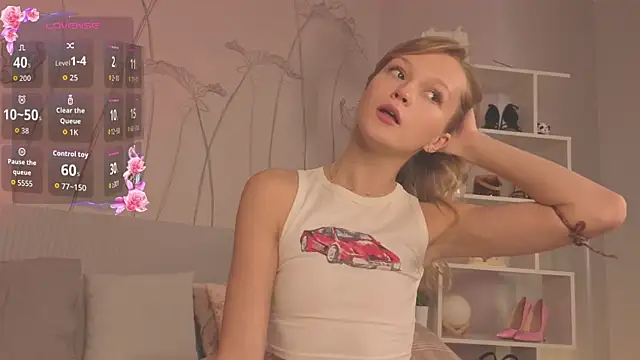 Snapshot of Kara_smalltits chatting on 09/21/25, 12:10 Kara smalltits online show from 09/21/25, 12:10