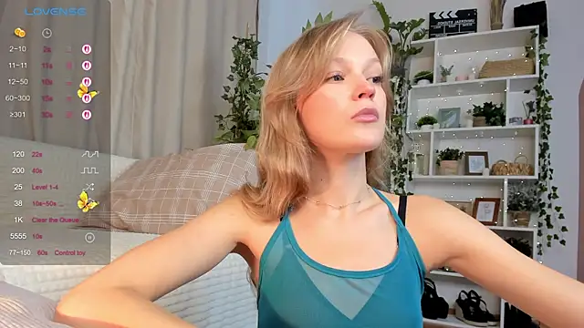 Snapshot of Kara_smalltits chatting on 09/24/25, 11:50 Kara smalltits online show from 09/24/25, 11:50