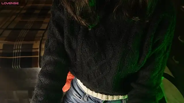 NidhiChandra online show from 12/22/25, 12:05