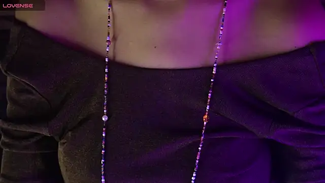 NidhiChandra online show from 11/17/25, 02:10