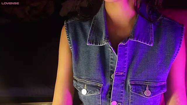 NidhiChandra online show from 10/17/25, 08:17