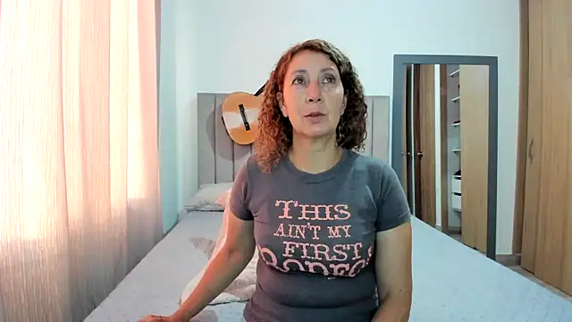 Snapshot of sarita_mature chatting on 09/12/25, 11:43 sarita mature online show from 09/12/25, 11:43