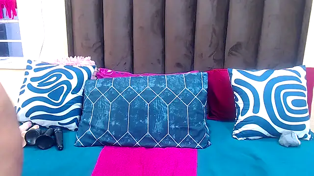 AfricanQueenxx40 online show from 11/12/25, 03:32