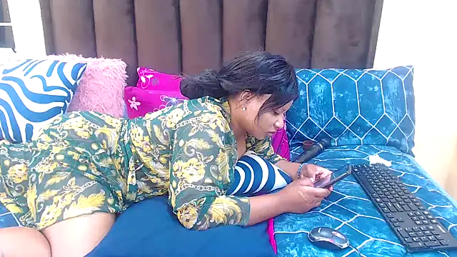 AfricanQueenxx40 online show from 02/22/26, 06:42