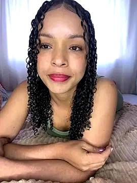 Snapshot of Yasmin777_ chatting on 10/07/25, 08:43 Yasmin777 online show from 10/07/25, 08:43