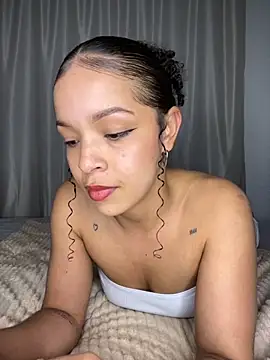 Snapshot of Yasmin777_ chatting on 10/19/25, 11:51 Yasmin777 online show from 10/19/25, 11:51
