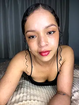 Snapshot of Yasmin777_ chatting on 09/21/25, 01:11 Yasmin777 online show from 09/21/25, 01:11
