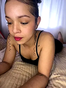 Snapshot of Yasmin777_ chatting on 10/08/25, 08:09 Yasmin777 online show from 10/08/25, 08:09