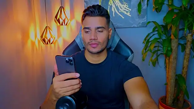 Snapshot of AndresR3 chatting on 10/05/25, 08:16 AndresR3 online show from 10/05/25, 08:16