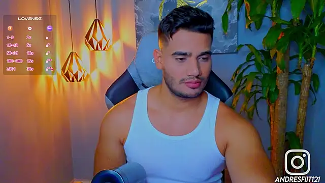 Snapshot of AndresR3 chatting on 10/07/25, 12:55 AndresR3 online show from 10/07/25, 12:55