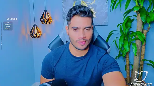 Snapshot of AndresR3 chatting on 09/17/25, 12:18 AndresR3 online show from 09/17/25, 12:18