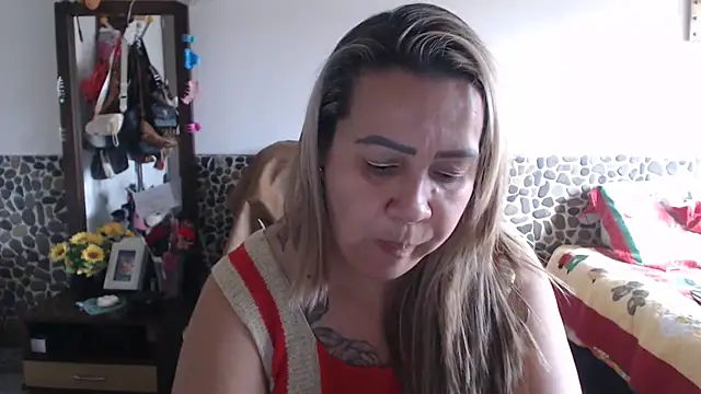 Snapshot of Miilu74 chatting on 12/14/25, 09:20 Miilu74 online show from 12/14/25, 09:20