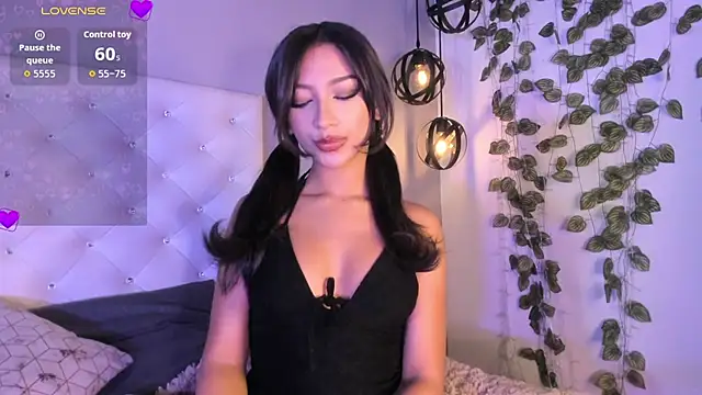 Nicollee Heart online show from 03/25/26, 01:43