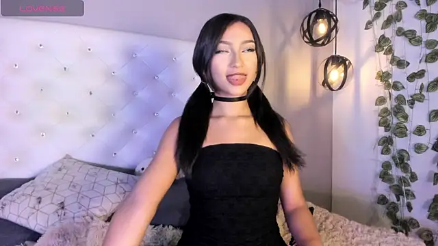 Nicollee Heart online show from 03/19/26, 01:44