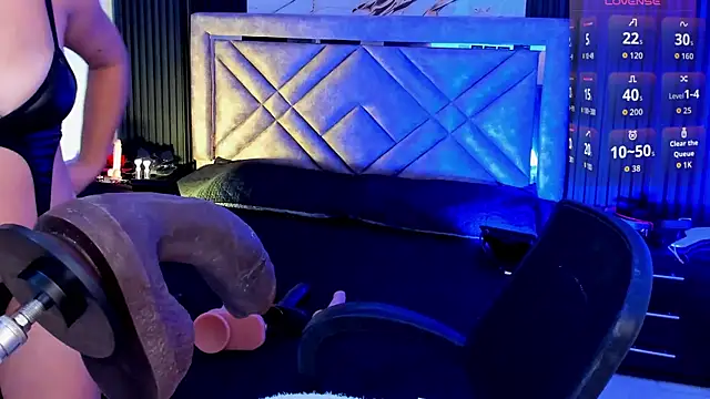 Issafoxx online show from 10/27/25, 12:06