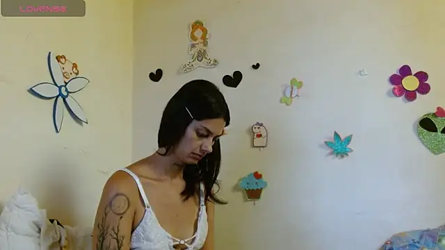 Snapshot of Akasha001 chatting on 10/08/25, 02:40 Akasha001 online show from 10/08/25, 02:40
