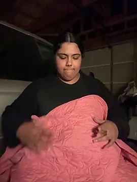 Snapshot of 1n0nlythroat chatting on 12/17/25, 01:43 1n0nlythroat online show from 12/17/25, 01:43