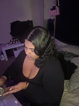 Snapshot of 1n0nlythroat chatting on 12/19/25, 02:37 1n0nlythroat online show from 12/19/25, 02:37