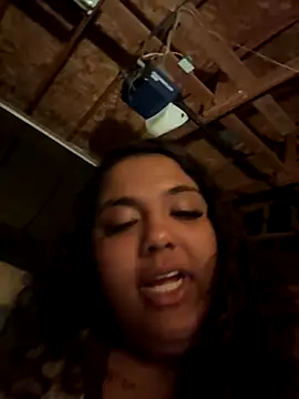 Snapshot of 1n0nlythroat chatting on 10/31/25, 05:59 1n0nlythroat online show from 10/31/25, 05:59