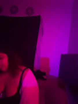 Snapshot of 1n0nlythroat chatting on 11/29/25, 09:09 1n0nlythroat online show from 11/29/25, 09:09