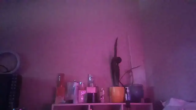 Snapshot of 1n0nlythroat chatting on 07/09/26, 12:33 1n0nlythroat online show from 07/09/26, 12:33