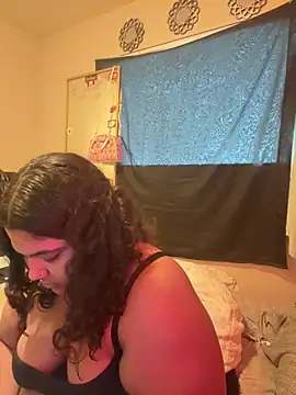 Snapshot of 1n0nlythroat chatting on 12/19/25, 06:32 1n0nlythroat online show from 12/19/25, 06:32