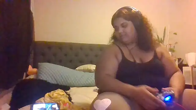 Snapshot of 1n0nlythroat chatting on 05/29/26, 04:40 1n0nlythroat online show from 05/29/26, 04:40