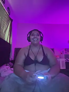 Snapshot of 1n0nlythroat chatting on 10/31/25, 06:04 1n0nlythroat online show from 10/31/25, 06:04