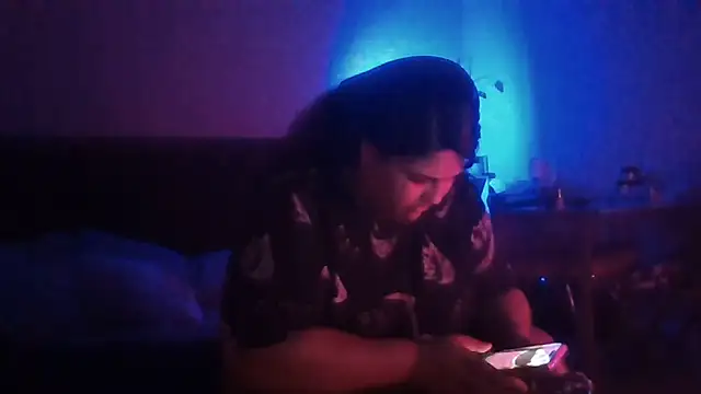 Snapshot of 1n0nlythroat chatting on 06/11/26, 04:09 1n0nlythroat online show from 06/11/26, 04:09