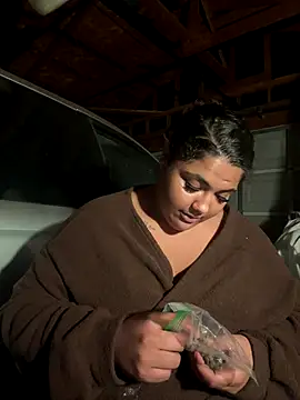 Snapshot of 1n0nlythroat chatting on 11/16/25, 07:24 1n0nlythroat online show from 11/16/25, 07:24