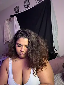 Snapshot of 1n0nlythroat chatting on 10/29/25, 02:32 1n0nlythroat online show from 10/29/25, 02:32