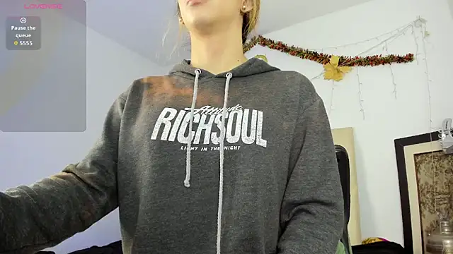 blue wxw online show from 10/10/25, 02:34