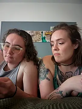 AndHerXO online show from 02/18/26, 02:02