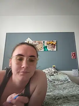 AndHerXO online show from 04/12/26, 02:42