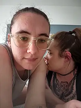 AndHerXO online show from 04/14/26, 03:17